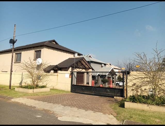 3 BEDROOM HOUSE FOR SALE IN GREENHILLS